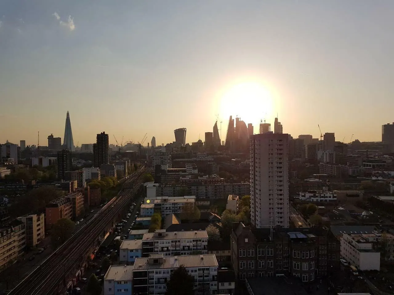 Modern 1 Bedroom Apartment In E1 With Great Views Londýn
