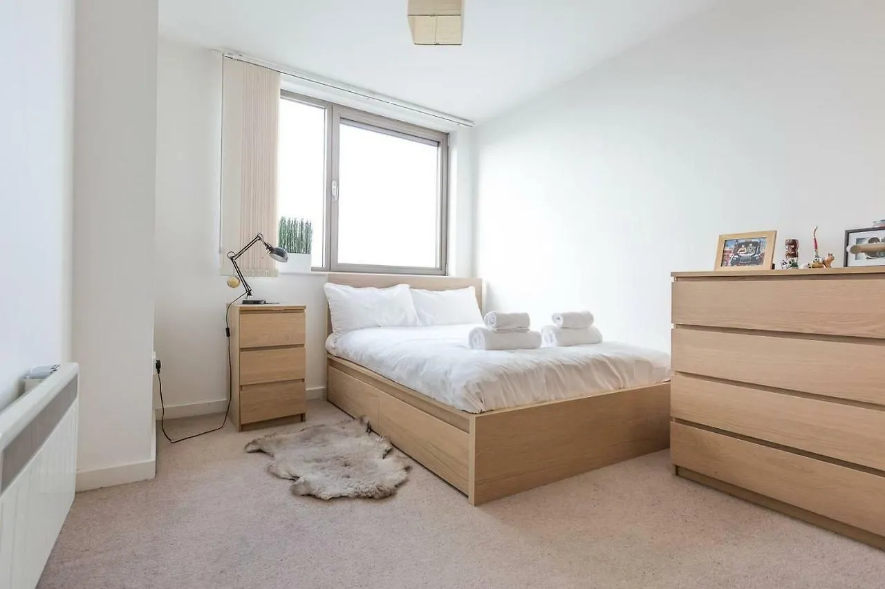Modern 1 Bedroom Apartment In E1 With Great Views London 0*,