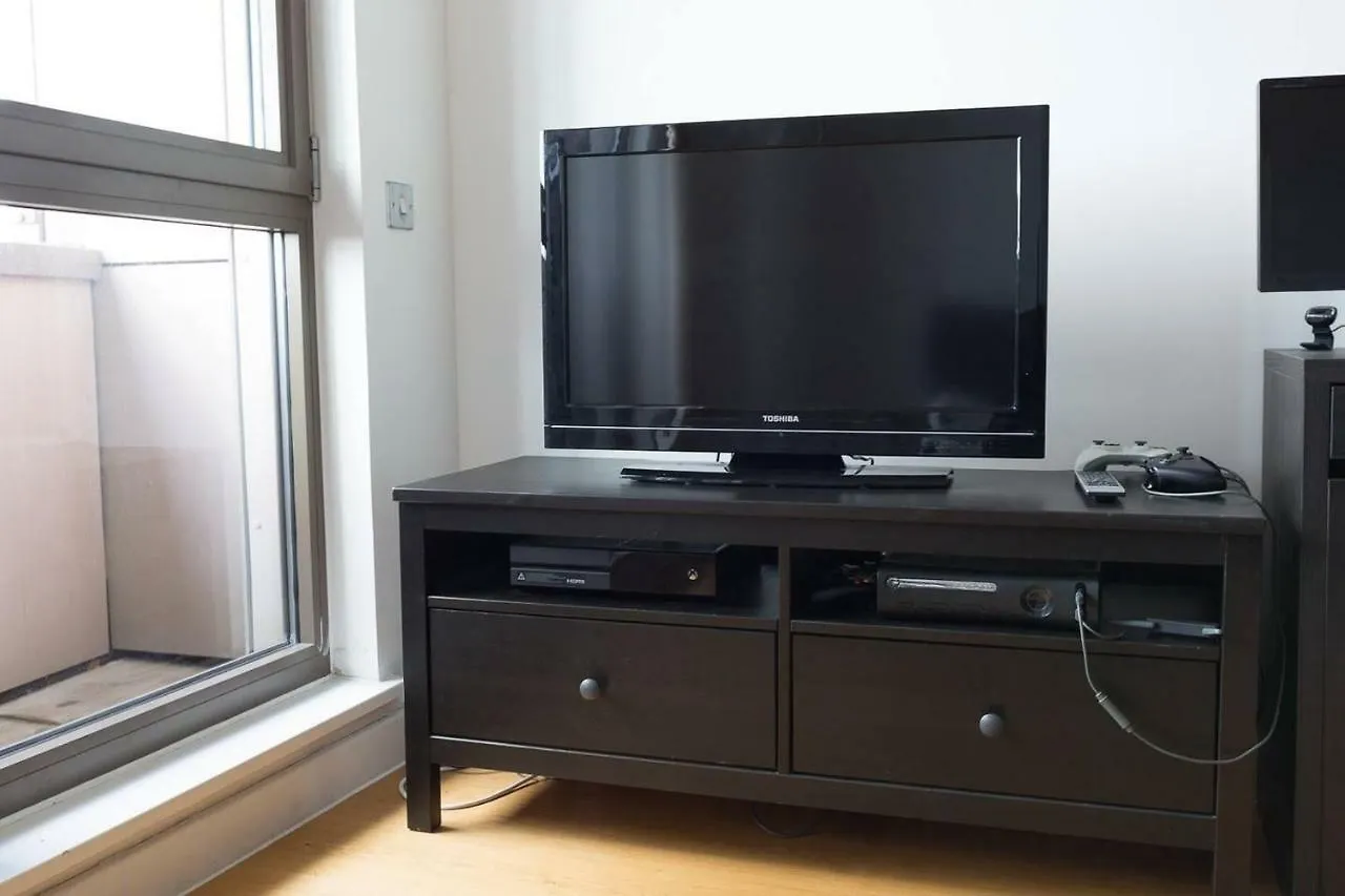 Modern 1 Bedroom Apartment In E1 With Great Views London