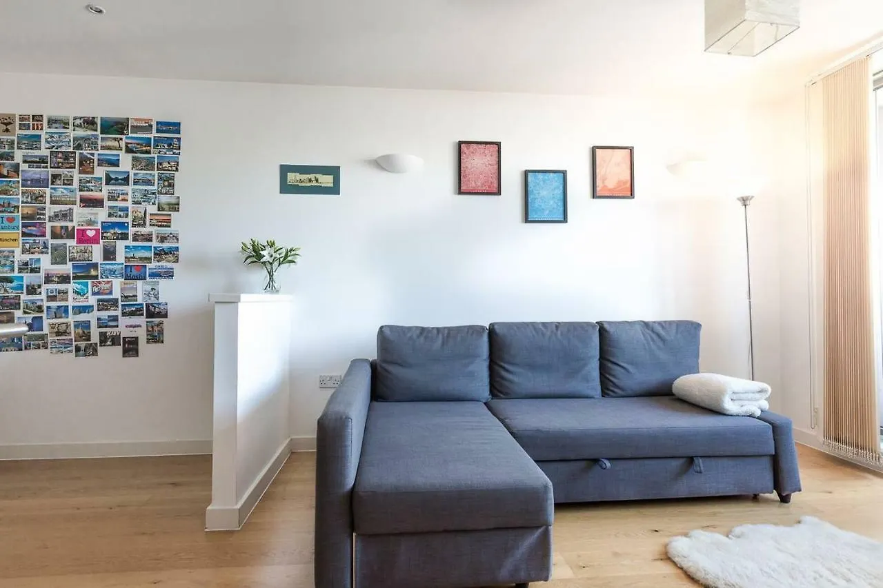 Modern 1 Bedroom Apartment In E1 With Great Views London