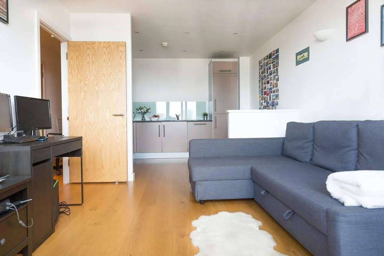 Modern 1 Bedroom Apartment In E1 With Great Views London