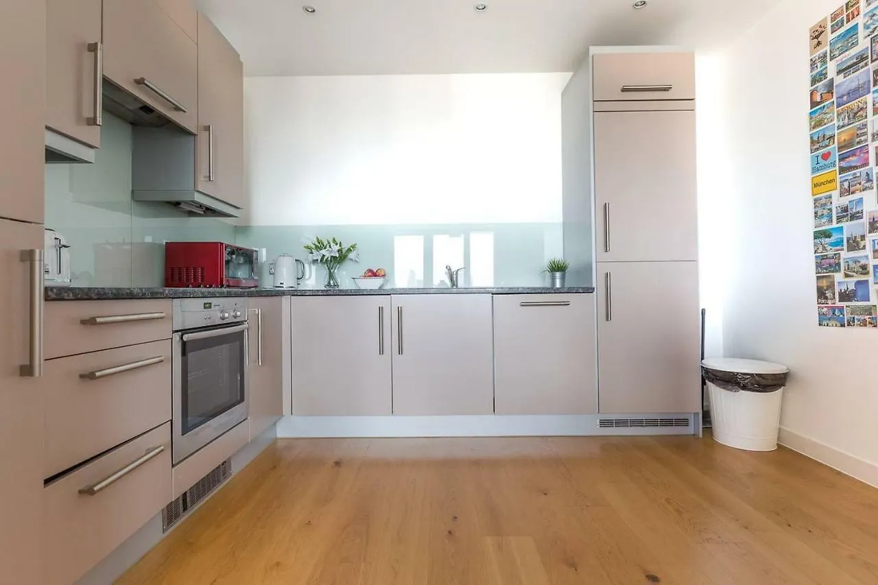 Modern 1 Bedroom Apartment In E1 With Great Views London
